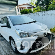 TOYOTA VITZ 2017