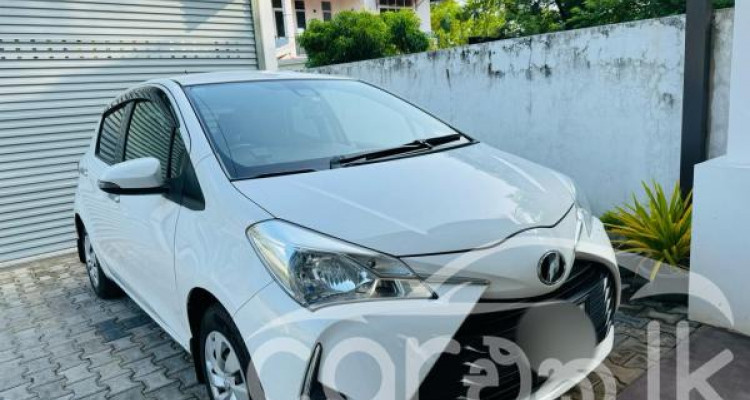 TOYOTA VITZ 2017