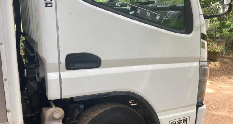 MITSUBISHI CANTER 2014