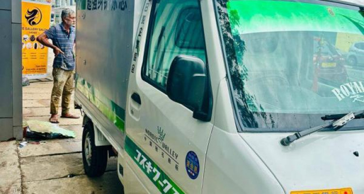 MITSUBISHI MINI MASTER 2002