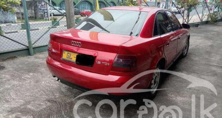 AUDI A4 2001