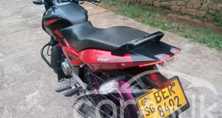 BAJAJ PULSAR 150 2017