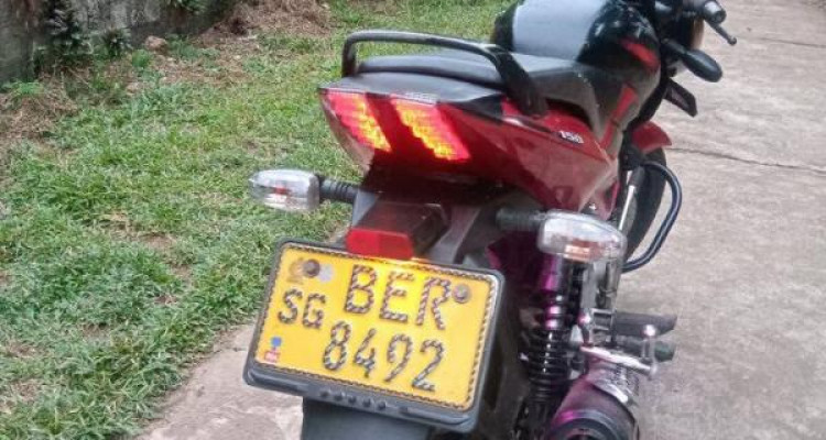 BAJAJ PULSAR 150 2017