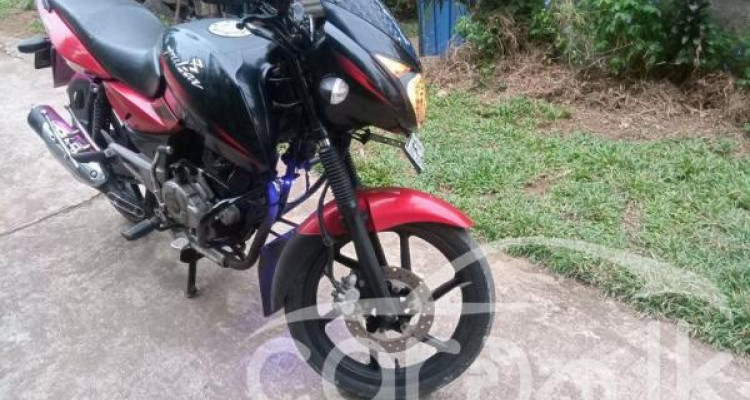 BAJAJ PULSAR 150 2017