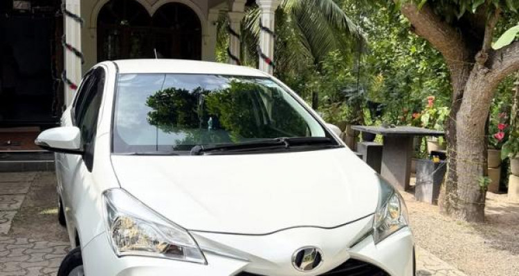 TOYOTA VITZ 2018
