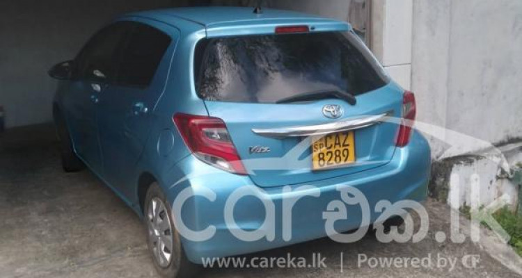 TOYOTA VITZ 2015