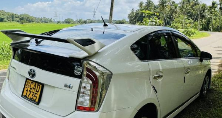 TOYOTA PRIUS 2013