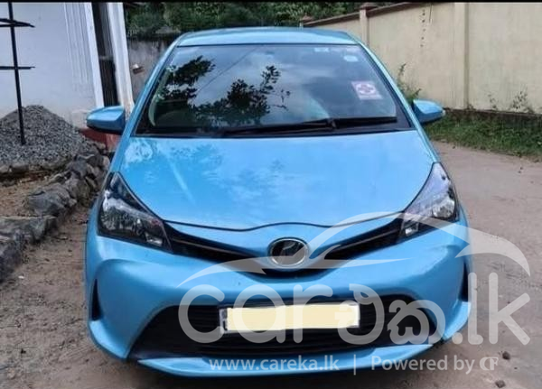 TOYOTA VITZ 2015