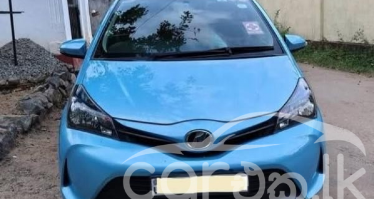 TOYOTA VITZ 2015