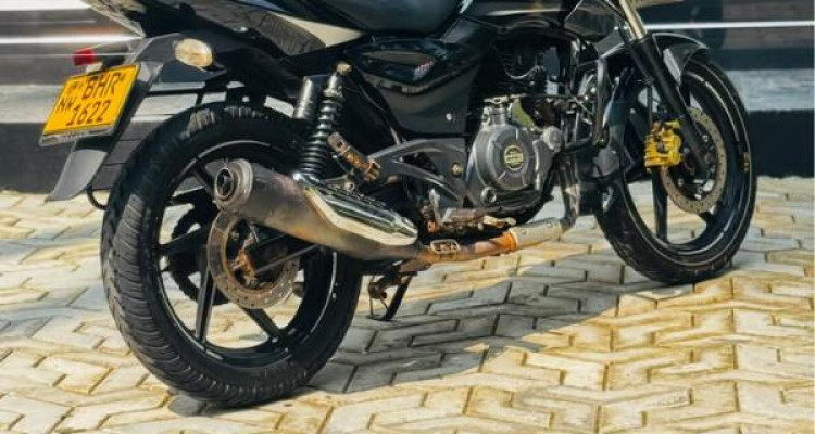 BAJAJ PULSAR 150 2018