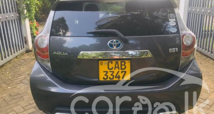 TOYOTA AQUA 2012