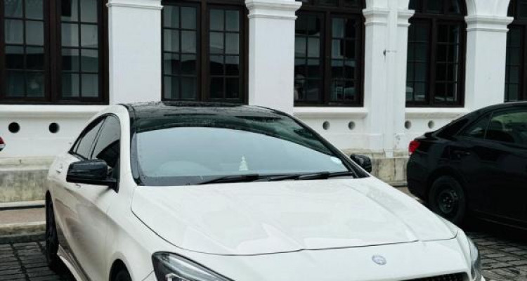 MERCEDES BENZ C200 2013