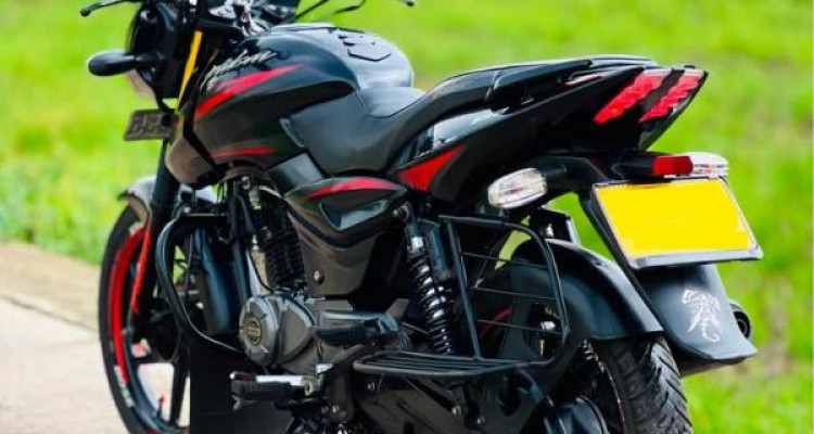 BAJAJ PULSAR 150 2017