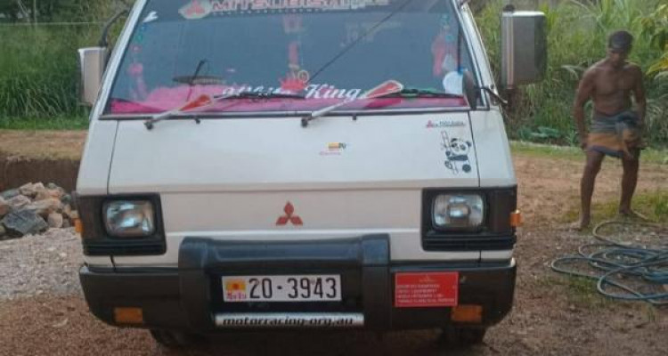 MITSUBISHI DELICA L300 1986