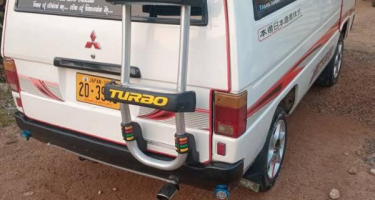 MITSUBISHI DELICA L300 1986