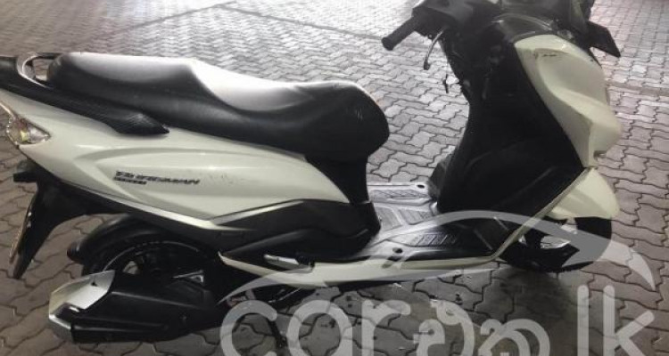 SUZUKI BURGMAN 2019