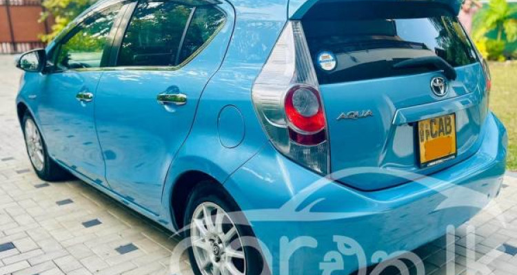 TOYOTA AQUA 2012
