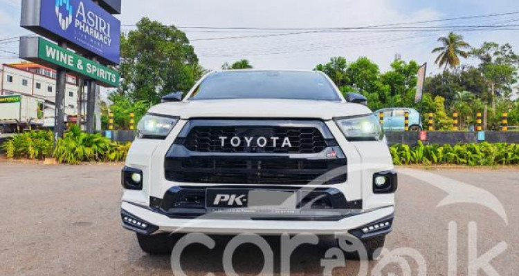 TOYOTA HILUX 2023